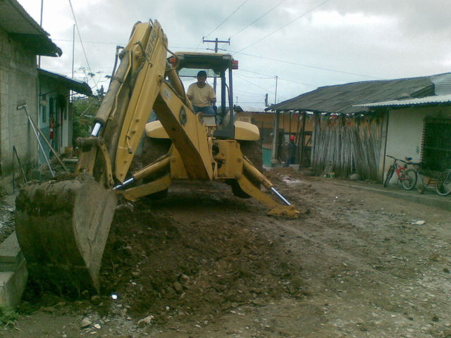 EXCAVACION CON MAQUINARIA